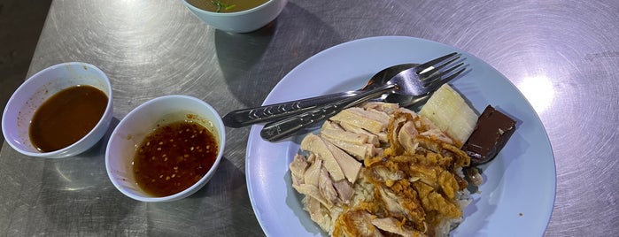 ข้าวมันไก่ป้าพร (Auntie Porn Hainanese Chicken Rice) is one of ช่างกุญแจนวมินทร์ 082-473-1555.