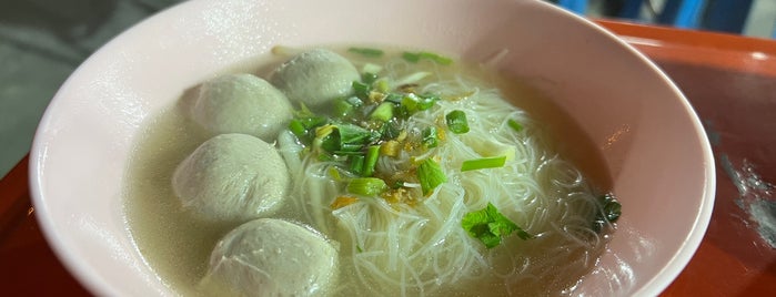 ก๋วยเตี๋ยวลูกชิ้นศรีย่าน นายเป้า is one of ร้านน่าทาน.