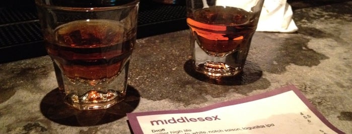 Middlesex Lounge is one of สถานที่ที่ Nicky ถูกใจ.
