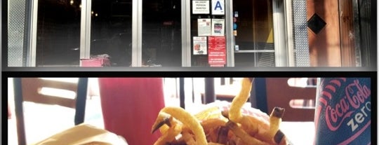 Petey's Burger is one of สถานที่ที่บันทึกไว้ของ Michelle.