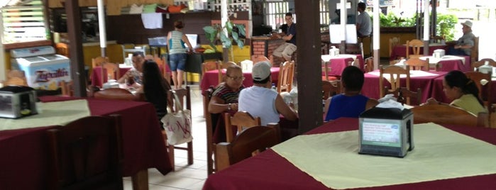 Restaurante el Coco is one of สถานที่ที่ Chris ถูกใจ.
