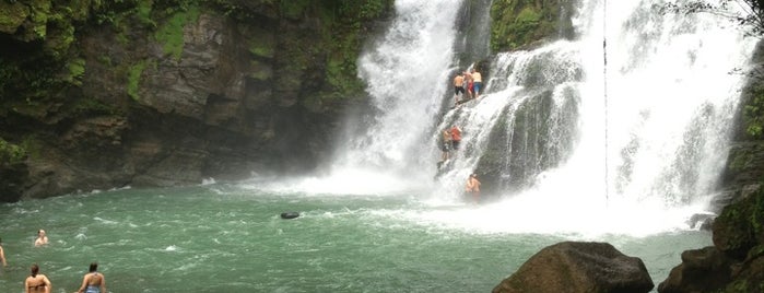 Cataratas Nauyaca is one of Posti che sono piaciuti a Eyleen.