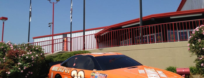 NASCAR SpeedPark is one of Lugares favoritos de Chad.