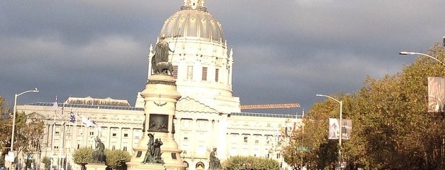 Hôtel de ville de San Francisco is one of Exploring San Francisco.