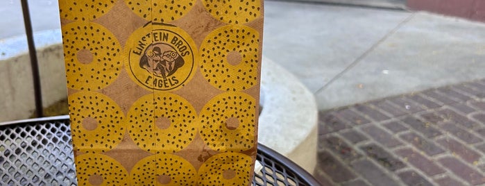 Einstein Bros Bagels is one of Orte, die M gefallen.