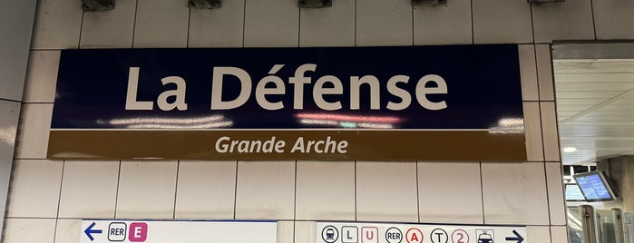 Métro La Défense – Grande Arche [1] is one of Metro.