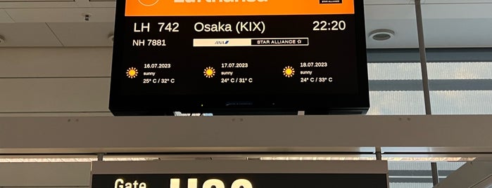 Gate H38 is one of スペイン旅行.