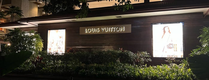 Louis Vuitton is one of Hawaii Omiyage.