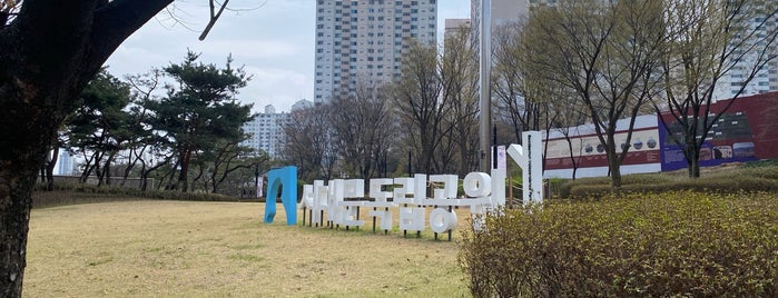 Seodaemun Independence Park is one of 한국 관광지【서울】.