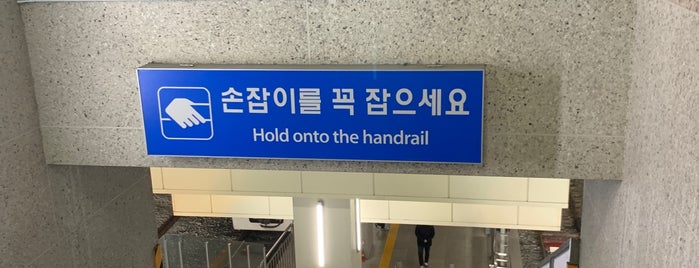 의정부역 is one of 서울 지하철 1호선 (Seoul Subway Line 1).