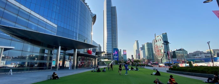 Coex Millenium Plaza is one of Favorite Great Outdoors.