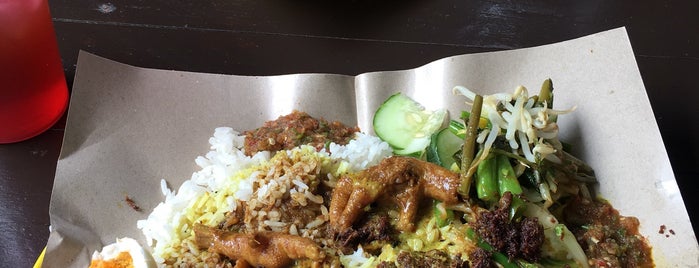 Ayam Dan Itik Panggang BATANG BENAR is one of Worth Trying in N Sembilan.