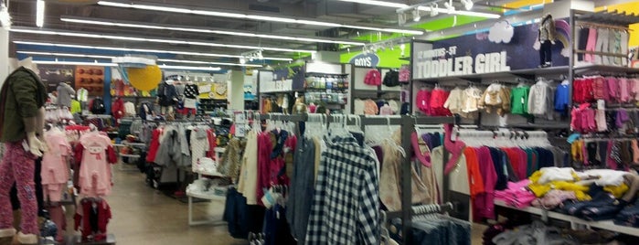 Old Navy is one of Orte, die JJ gefallen.