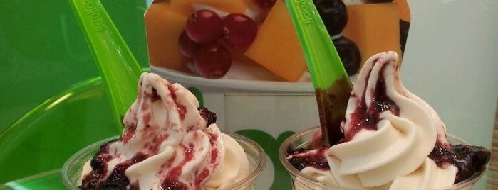 llaollao. is one of Angel Deeさんのお気に入りスポット.