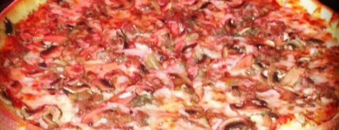 Pizza Perfect is one of Gespeicherte Orte von Hiroshi ♛.