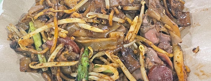 Lao Fu Zi Fried Kway Teow 老夫子炒粿条 is one of Michelin Guide Bib Gourmand 2018.