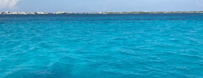 mar caribe is one of Lieux qui ont plu à Tania.