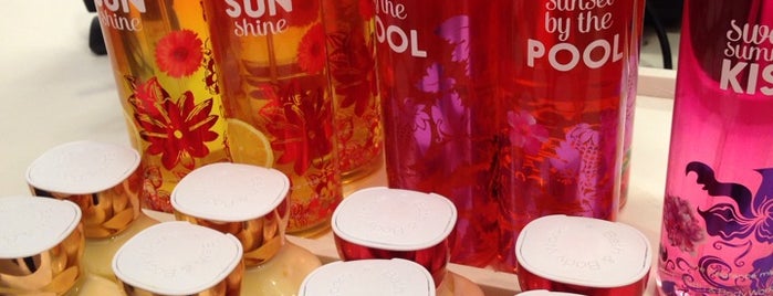 Bath & Body Works is one of Kelsey'in Beğendiği Mekanlar.