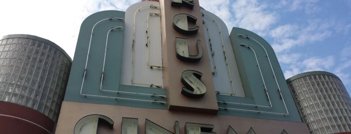 Marcus La Crosse Cinema is one of Tempat yang Disukai Neal.