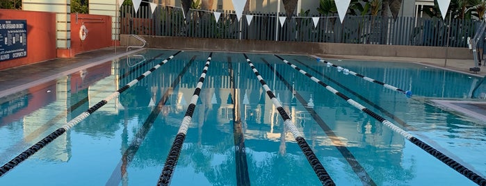 Meridian Pool @ Park La Brea is one of Lugares favoritos de Albert.