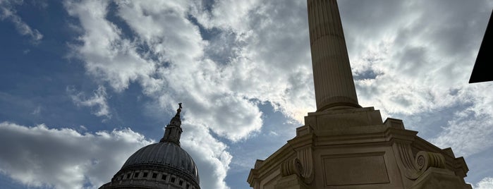 Paternoster Square is one of London.