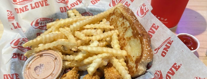 Raising Cane's Chicken Fingers is one of Miami things to do.