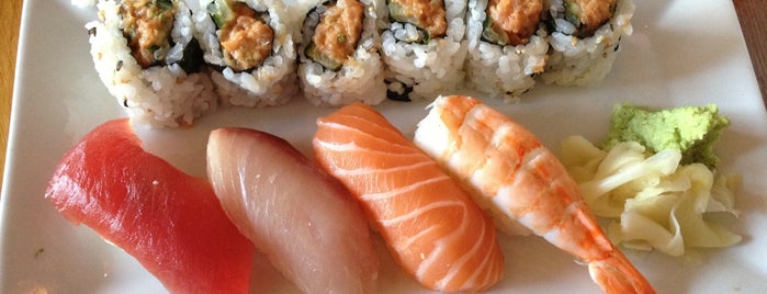 Kushi Izakaya & Sushi is one of Lugares favoritos de Joe.