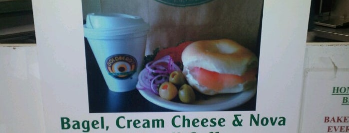 Goldberg's Bagel Co. & Deli is one of Emilyさんのお気に入りスポット.