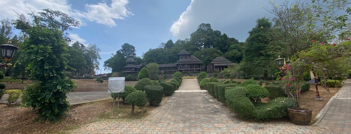 Rattana Rangsan Throne Hall is one of Ranong.