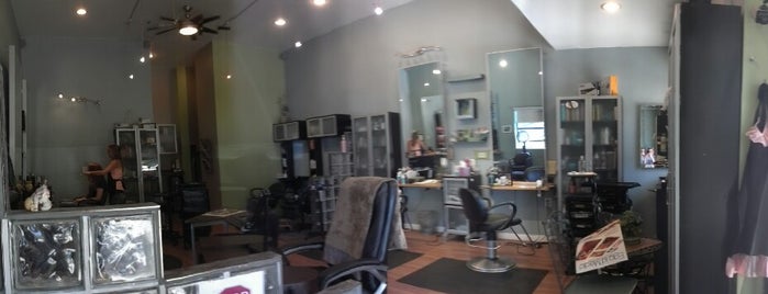 Kensington Park Salon is one of ᗩᗰY 님이 좋아한 장소.