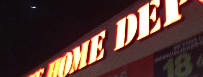 The Home Depot is one of สถานที่ที่ Kann ถูกใจ.