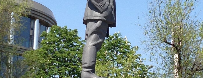 Памятник Артёму is one of Major Lazer — Original Don.