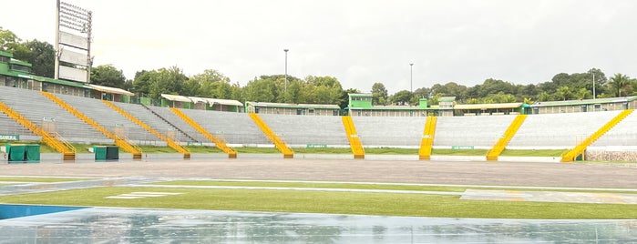Estadio Cementos Progreso is one of Estadios que he visitado.