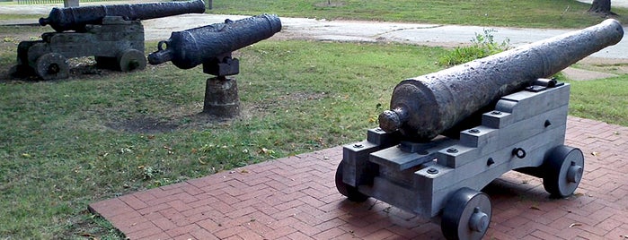 HMS Actaeon Cannons is one of St. Louis Outdoor Places & Spaces.