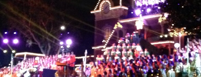 Candlelight Processional is one of 33.