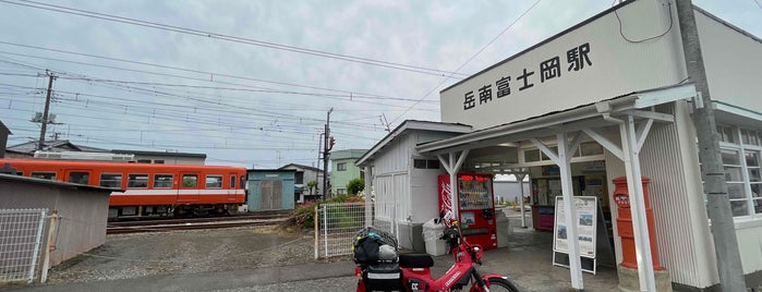 岳南富士岡駅 is one of abandoned places.