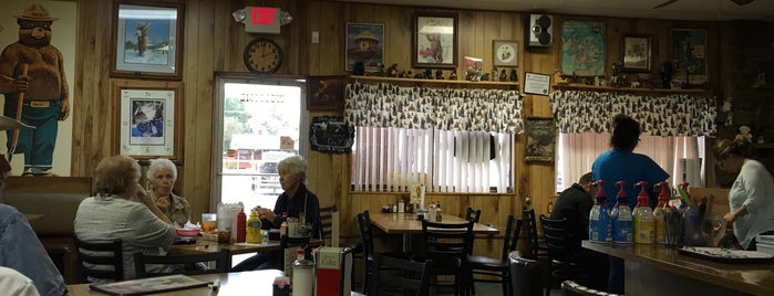 Smokey Bear Restaurant is one of Favorite Restaurants and Bars.