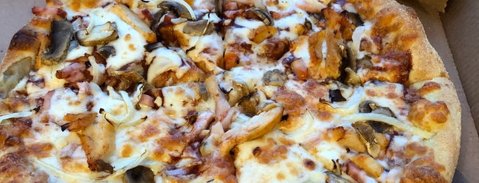 Domino's Pizza is one of Tempat yang Disukai Diana.