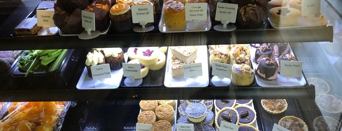 The Lott Foodstore Bakery & Cafe is one of Lieux sauvegardés par El Greco Jakob.