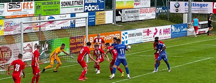 Mondseeland-Stadion is one of kickplätze in A.