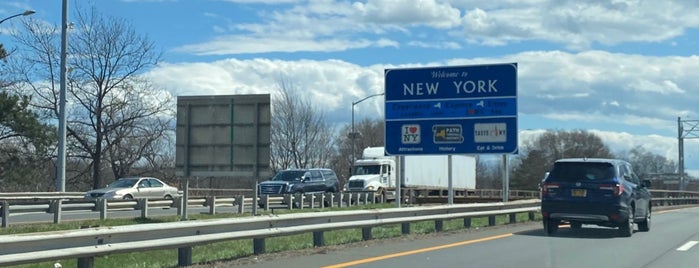 New Jersey / New York border is one of state border crossings.