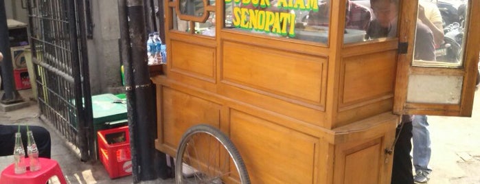 Bubur Ayam Senopati is one of Tempat yang Disukai Andre.