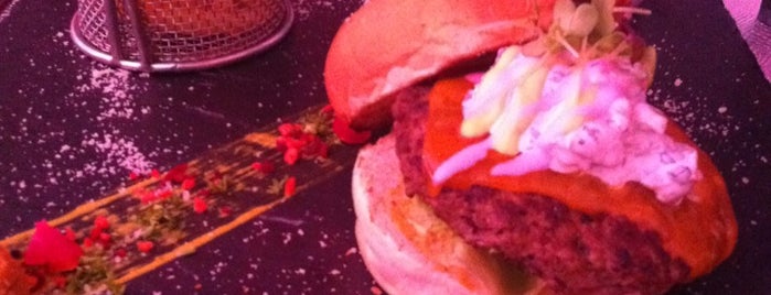 Burger Gourmet is one of Posti che sono piaciuti a maryam.