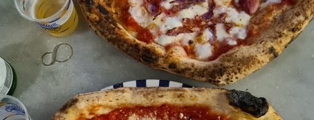 Pizzeria Sorbillo is one of Angelさんのお気に入りスポット.