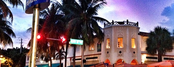 Lincoln Road Mall is one of Lugares favoritos de Bill.