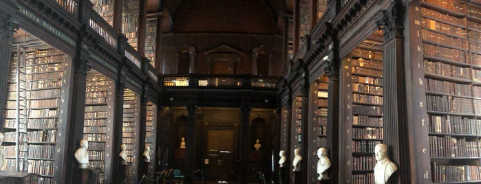 Trinity College Old Library & The Book of Kells Exhibition is one of P'ın Beğendiği Mekanlar.