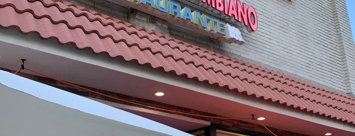 El Carretero Restaurante & Panaderia is one of NYC.