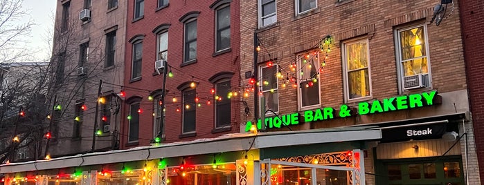 Antique Bar & Bakery is one of Lugares favoritos de Keegan Vance.