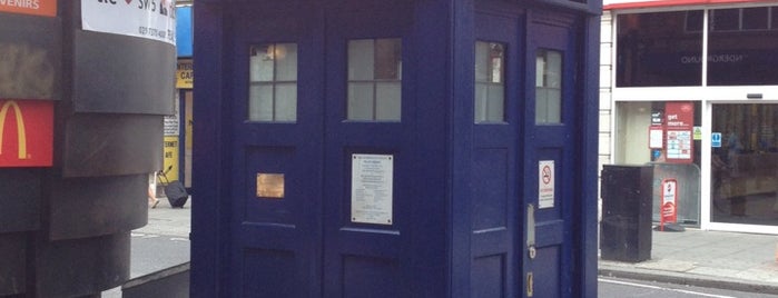 Earls Court Police Box is one of Edisonさんの保存済みスポット.