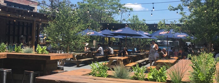 Pig Beach is one of The New Yorkers: Patio Seating.